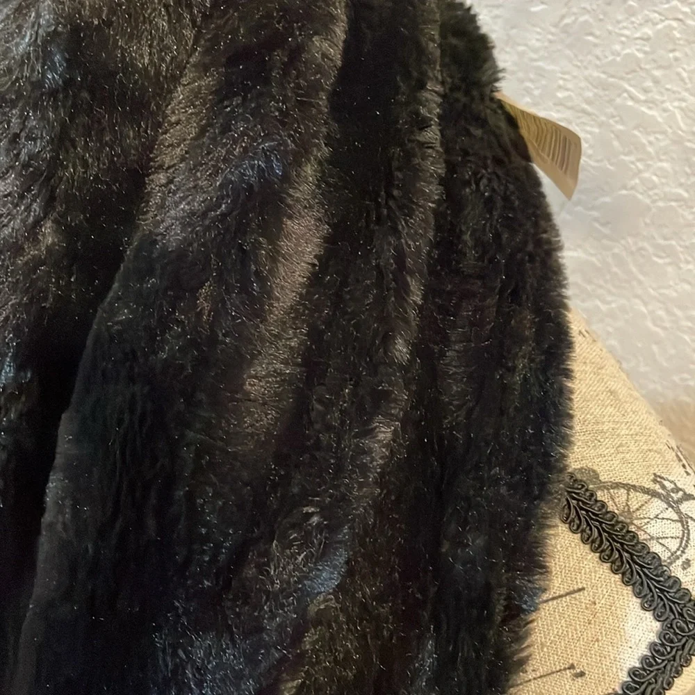 Elegant~ Chic Black Faux Fur Infinity Scarf NWOT Size: 30 inches Long WEST LOOP